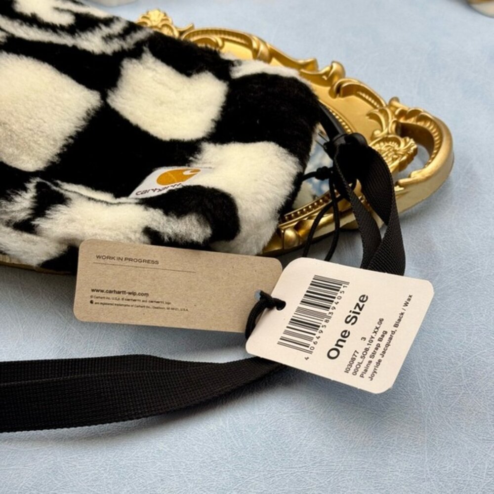 🆕 CARHARDTT WIP 🧿 NWT PLAINS Strap Bag, Joyride Jacquard, Black White Sherpa - Picture 11 of 11